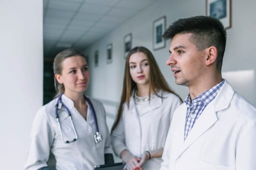 ¿Cuáles son las convocatorias que estarán abiertas para especialidades médicas en el primer semestre de  2026?