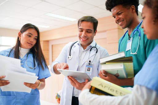 Convocatoria 2026 a especialidades médicas en Unisanitas: lo que necesitas para ser R1 en Bogotá